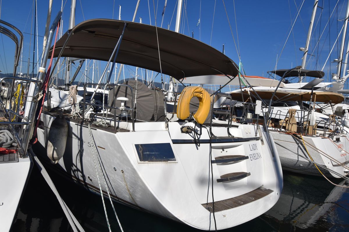 2010 Jeanneau 58 