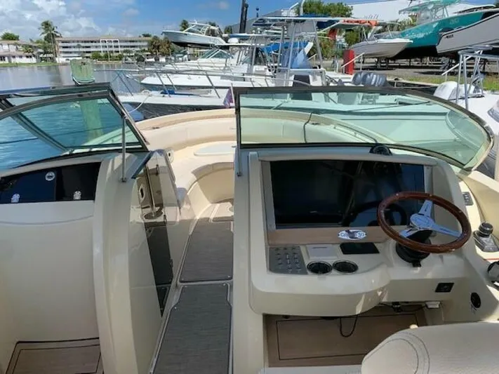  Yacht Photos Pics 2021 Chris-craft Calypso 30 - Image 4