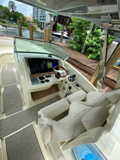  Yacht Photos Pics 2021 Chris-craft Calypso 30 - Image 9