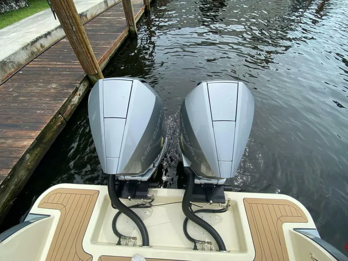  Yacht Photos Pics 2021 Chris-craft Calypso 30 - Image 12