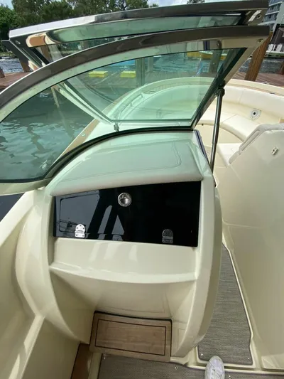  Yacht Photos Pics 2021 Chris-craft Calypso 30 - Image 8