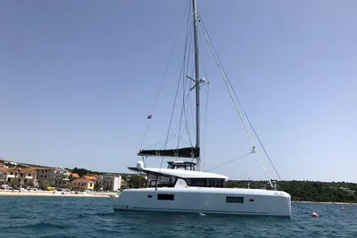 Lagoon 42