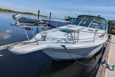 Sea Ray 330 Express Cruiser