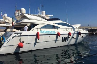 Yacht