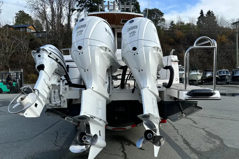  Yacht Photos Pics 2023 Cutwater C-32 Coupe with dual Yamaha 300 V6 outboard engines, rear view.