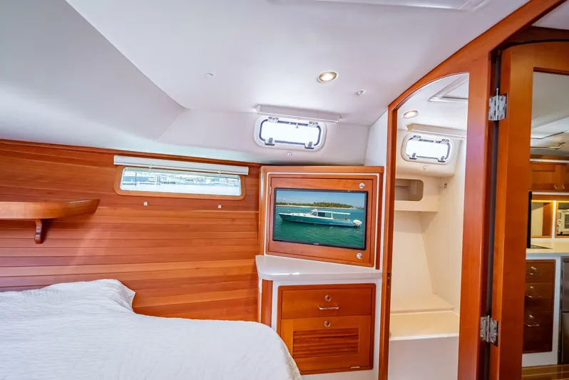 Our Trade Yacht Photos Pics 2021 Mjm 43z - Image 18