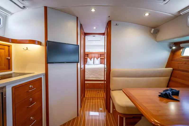 Our Trade Yacht Photos Pics 2021 Mjm 43z - Image 15