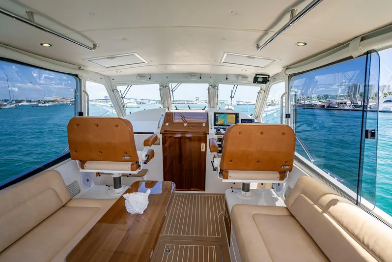 Our Trade Yacht Photos Pics 2021 Mjm 43z - Image 37