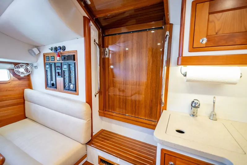 Our Trade Yacht Photos Pics 2021 Mjm 43z - Image 24