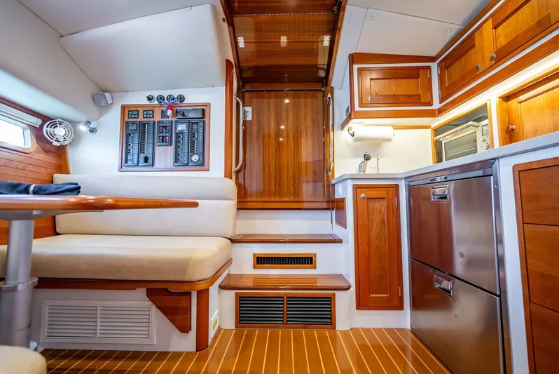 Our Trade Yacht Photos Pics 2021 Mjm 43z - Image 23