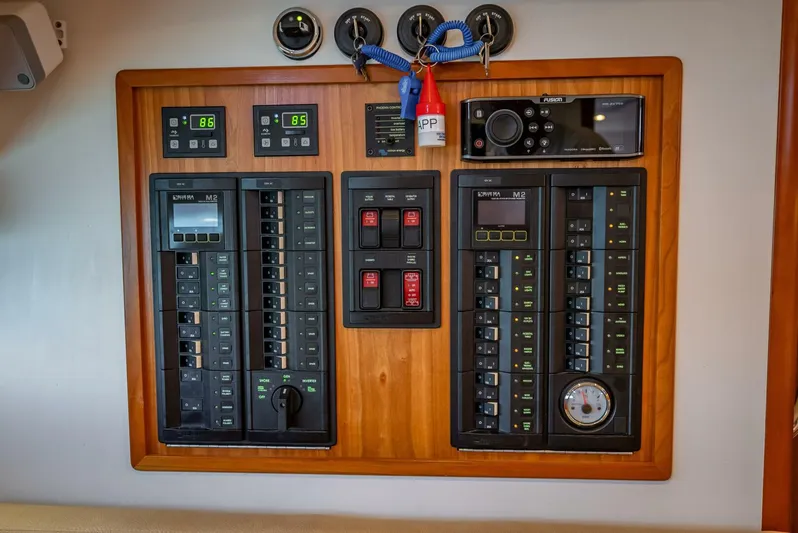 Our Trade Yacht Photos Pics 2021 Mjm 43z - Image 14