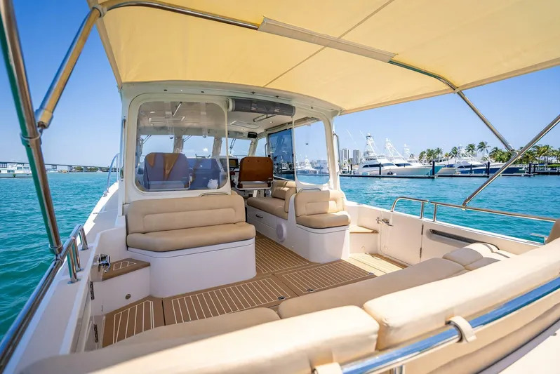 Our Trade Yacht Photos Pics 2021 Mjm 43z - Image 34