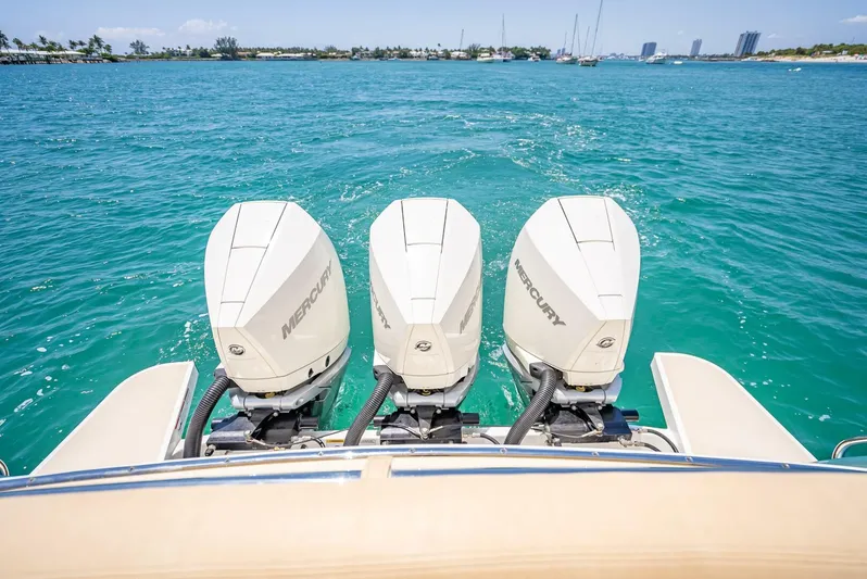 Our Trade Yacht Photos Pics 2021 Mjm 43z - Image 32