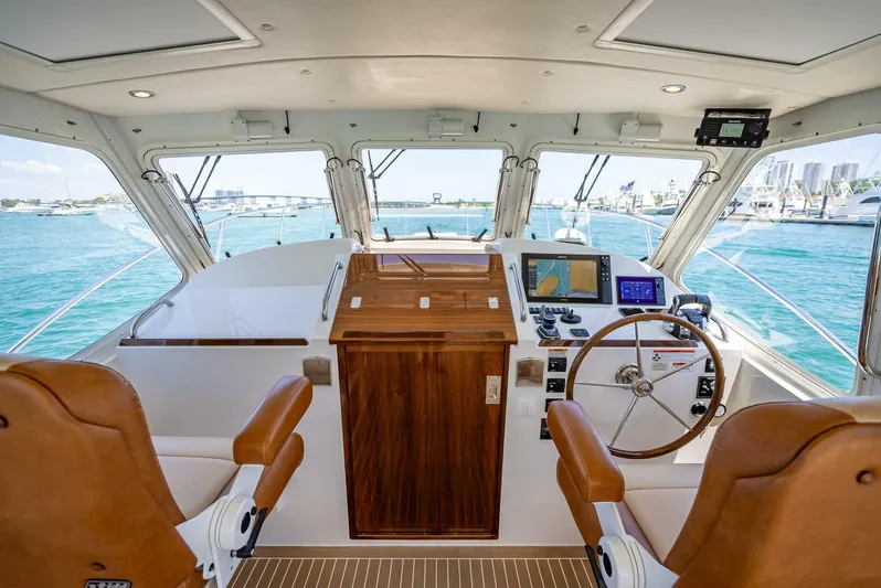 Our Trade Yacht Photos Pics 2021 Mjm 43z - Image 11