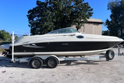 Sea Ray 240 Sundeck