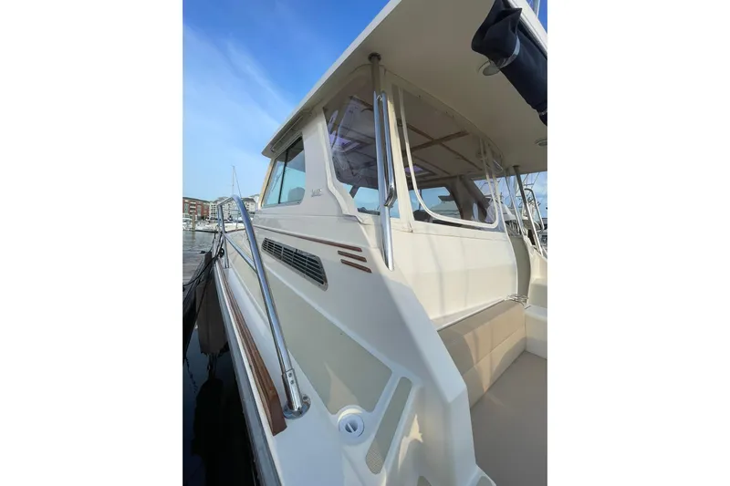 Ocean Breeze Yacht Photos Pics 2008 Sabre 38 Salon Express yacht, side view with sleek design and modern features.