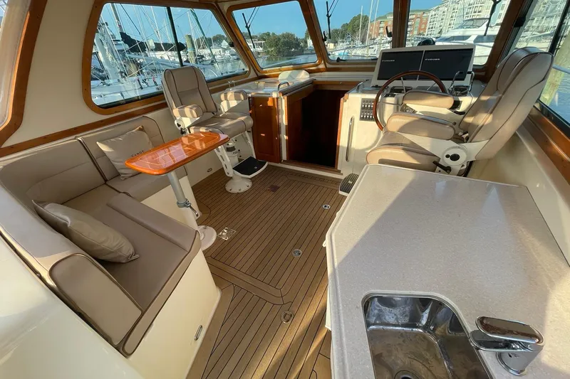 Ocean Breeze Yacht Photos Pics Interior of 2008 Sabre 38 Salon Express yacht with seating, helm, and kitchenette.