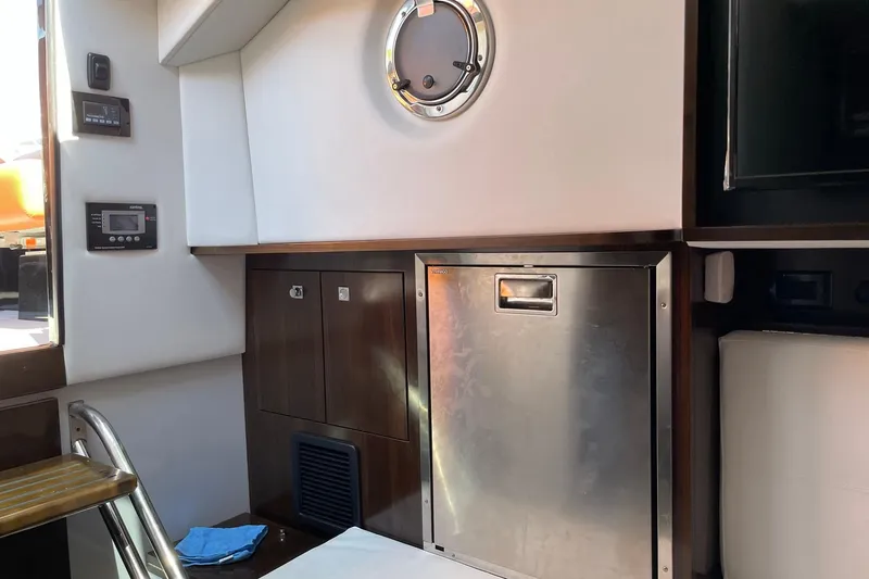  Yacht Photos Pics Interior of 2021 Cruisers Yachts 338 South Beach Edition Bow Rider, featuring modern amenities.