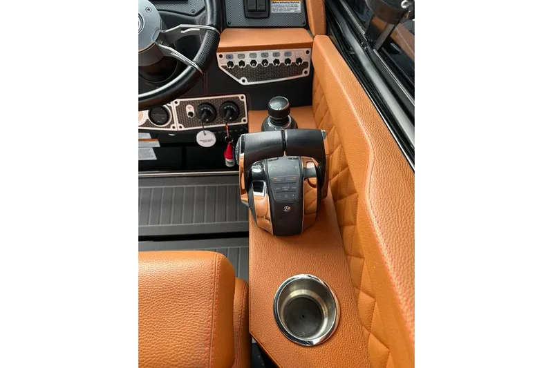  Yacht Photos Pics 2021 Cruisers Yachts 338 South Beach Edition Bow Rider helm with leather accents and controls.