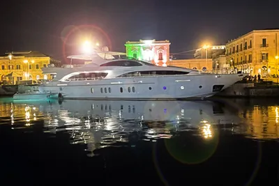 2006 Azimut 116