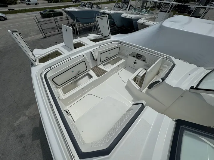 51827 24 40dc Wcn In Laud Yacht Photos Pics 