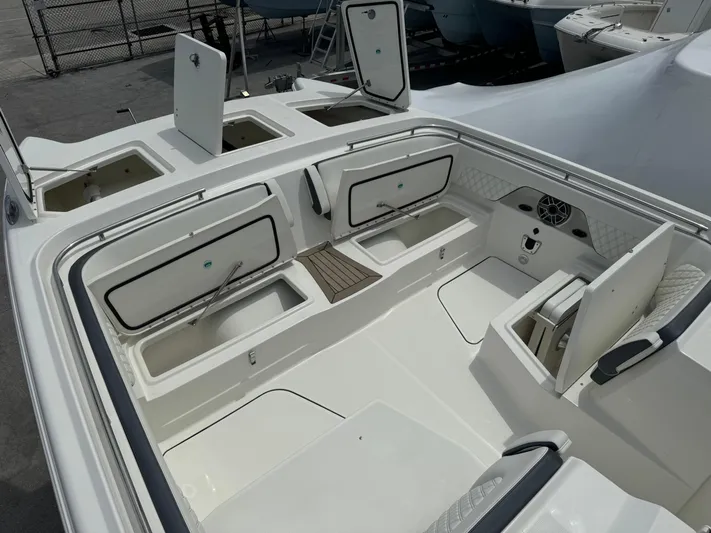 51827 24 40dc Wcn In Laud Yacht Photos Pics 