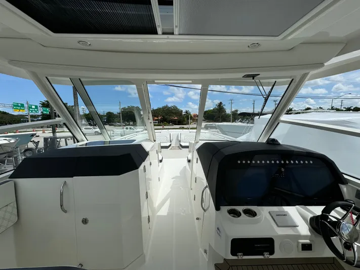 51827 24 40dc Wcn In Laud Yacht Photos Pics 