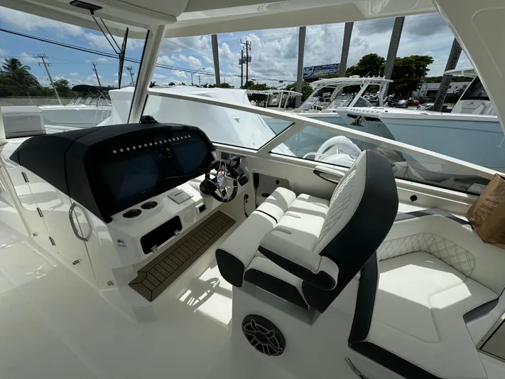 51827 24 40dc Wcn In Laud Yacht Photos Pics 