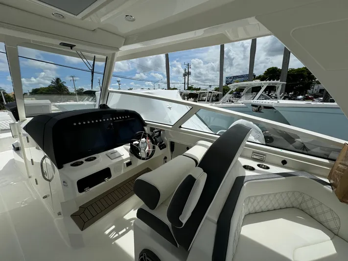 51827 24 40dc Wcn In Laud Yacht Photos Pics 