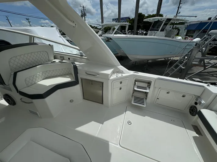 51827 24 40dc Wcn In Laud Yacht Photos Pics 