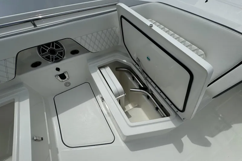 51827 24 40dc Wcn In Laud Yacht Photos Pics 