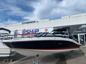 2023 Sea Ray SPX 210
