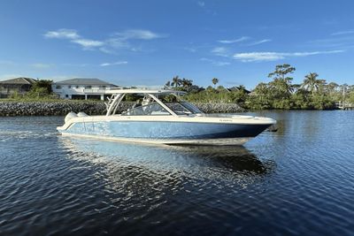 Boston Whaler 320 Vantage