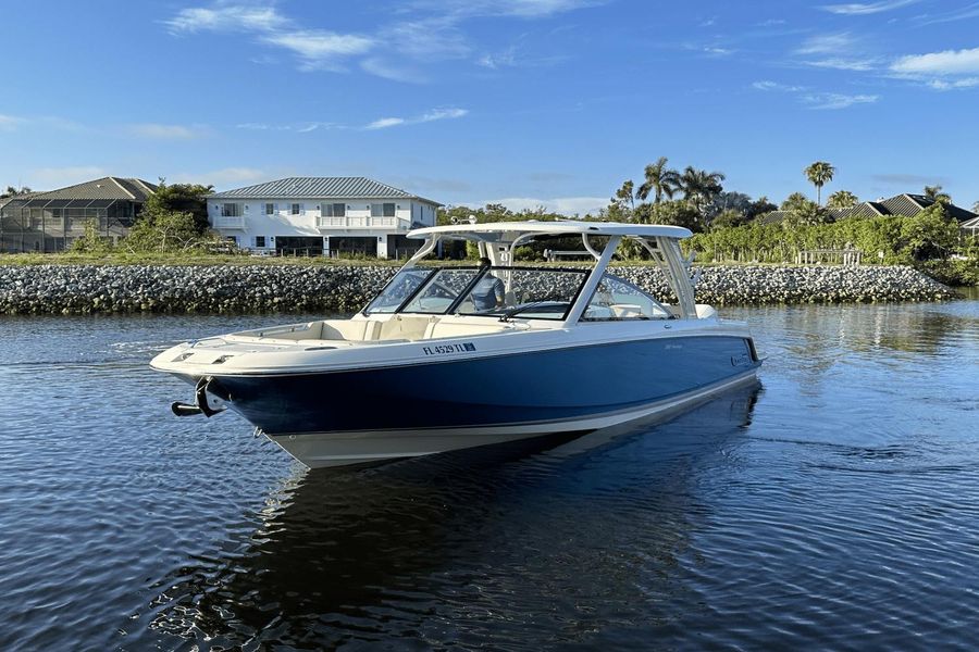 2023 Boston Whaler 320 Vantage