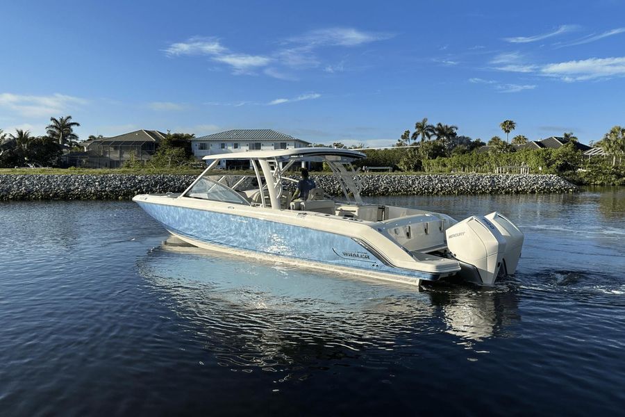 2023 Boston Whaler 320 Vantage