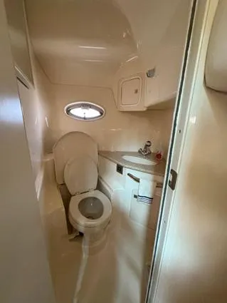 Almas Del Mar Yacht Photos Pics Guest Head