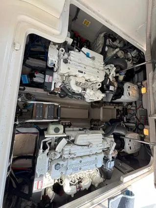 Almas Del Mar Yacht Photos Pics Engine Room