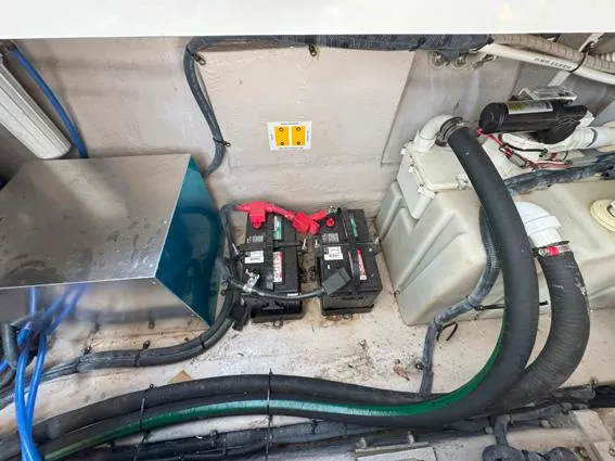 Almas Del Mar Yacht Photos Pics Batteries, Holding Tank, Fresh Water Tank