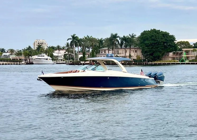  Yacht Photos Pics 2022 Chris-craft Launch 35 Gt - Image 2