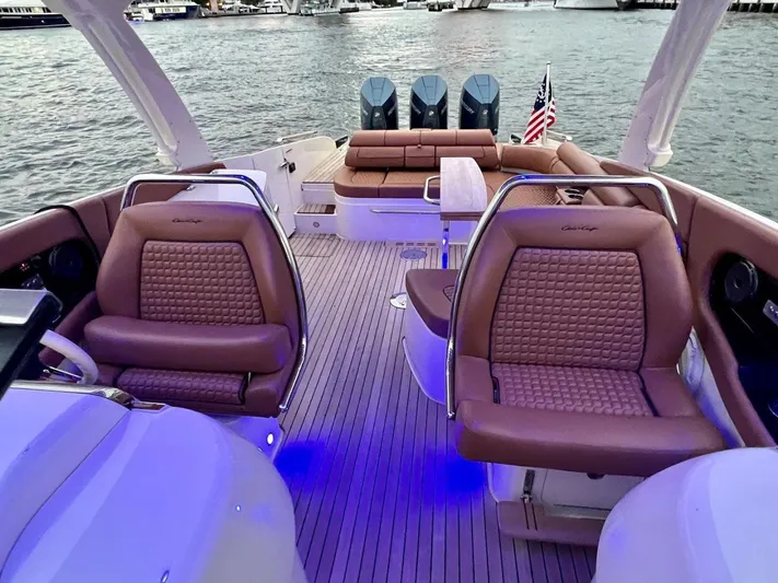  Yacht Photos Pics 2022 Chris-craft Launch 35 Gt - Image 14
