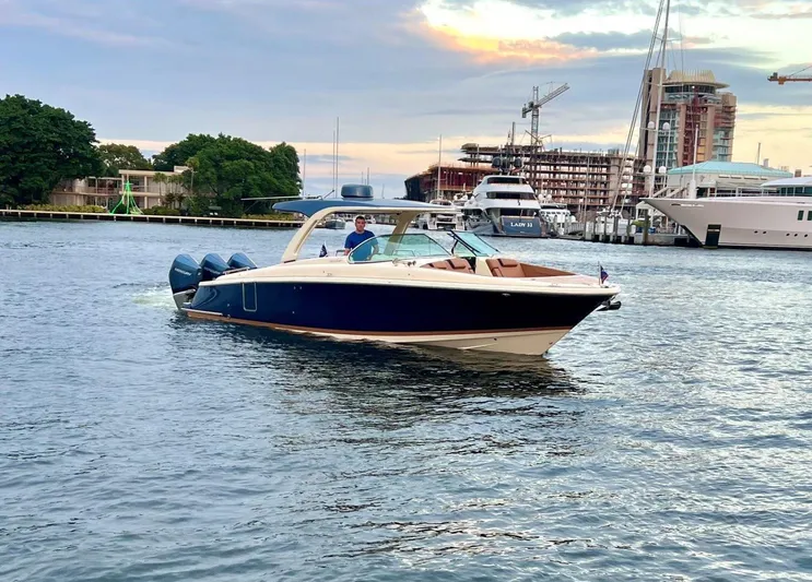  Yacht Photos Pics 2022 Chris-craft Launch 35 Gt - Image 3