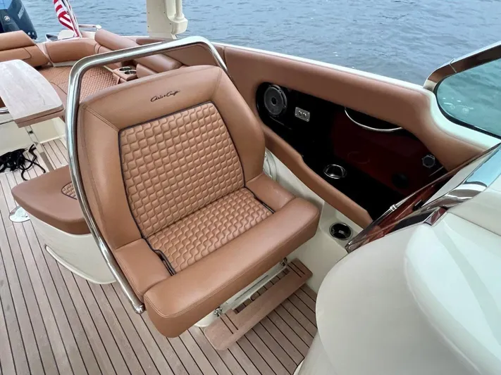  Yacht Photos Pics 2022 Chris-craft Launch 35 Gt - Image 18