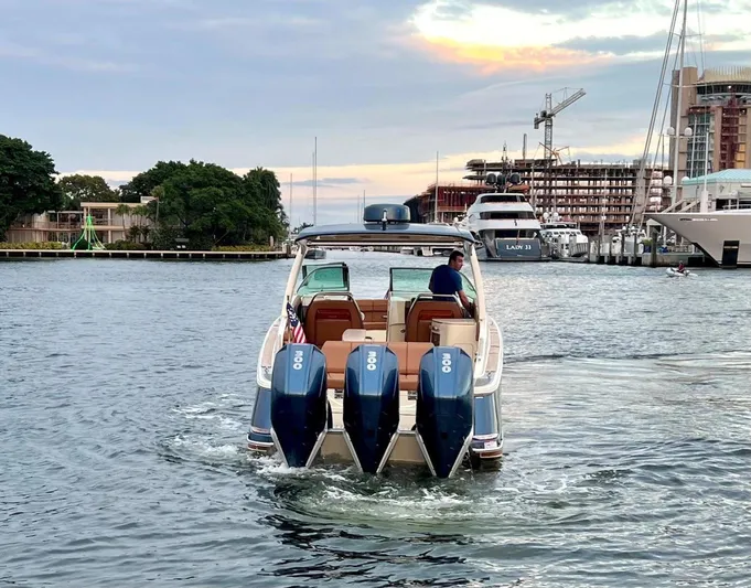  Yacht Photos Pics 2022 Chris-craft Launch 35 Gt - Image 5