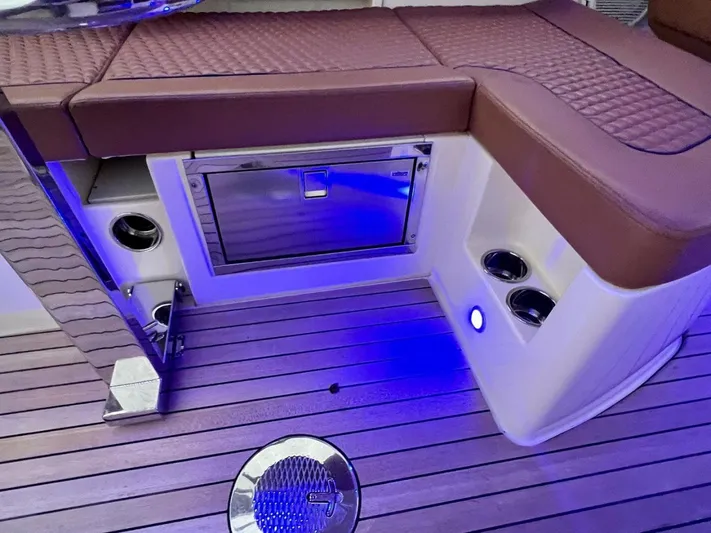  Yacht Photos Pics 2022 Chris-craft Launch 35 Gt - Image 28