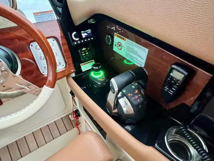  Yacht Photos Pics 2022 Chris-craft Launch 35 Gt - Image 16