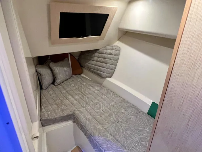  Yacht Photos Pics 2022 Chris-craft Launch 35 Gt - Image 22