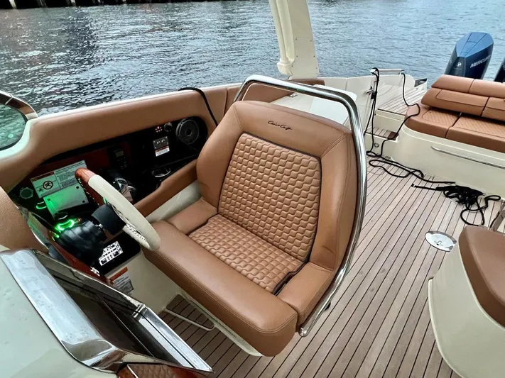  Yacht Photos Pics 2022 Chris-craft Launch 35 Gt - Image 17