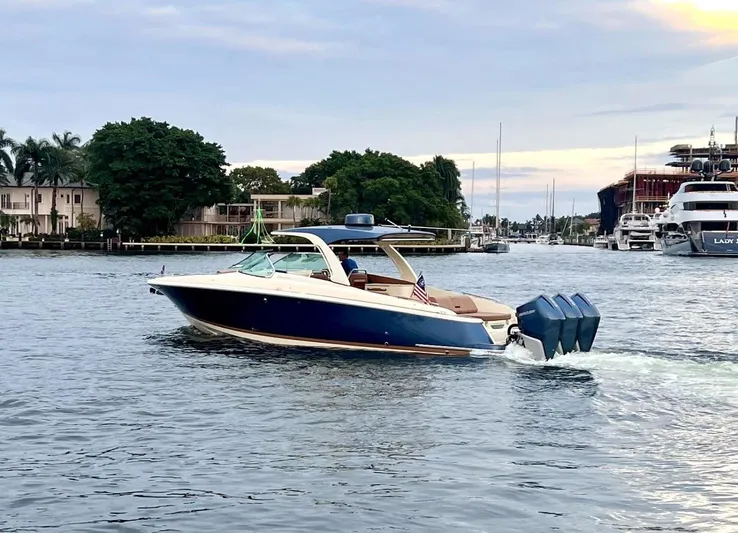  Yacht Photos Pics 2022 Chris-craft Launch 35 Gt - Image 6