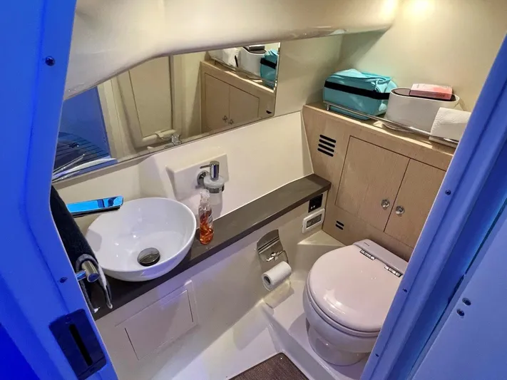  Yacht Photos Pics 2022 Chris-craft Launch 35 Gt - Image 20