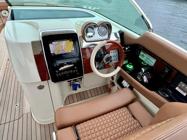  Yacht Photos Pics 2022 Chris-craft Launch 35 Gt - Image 15